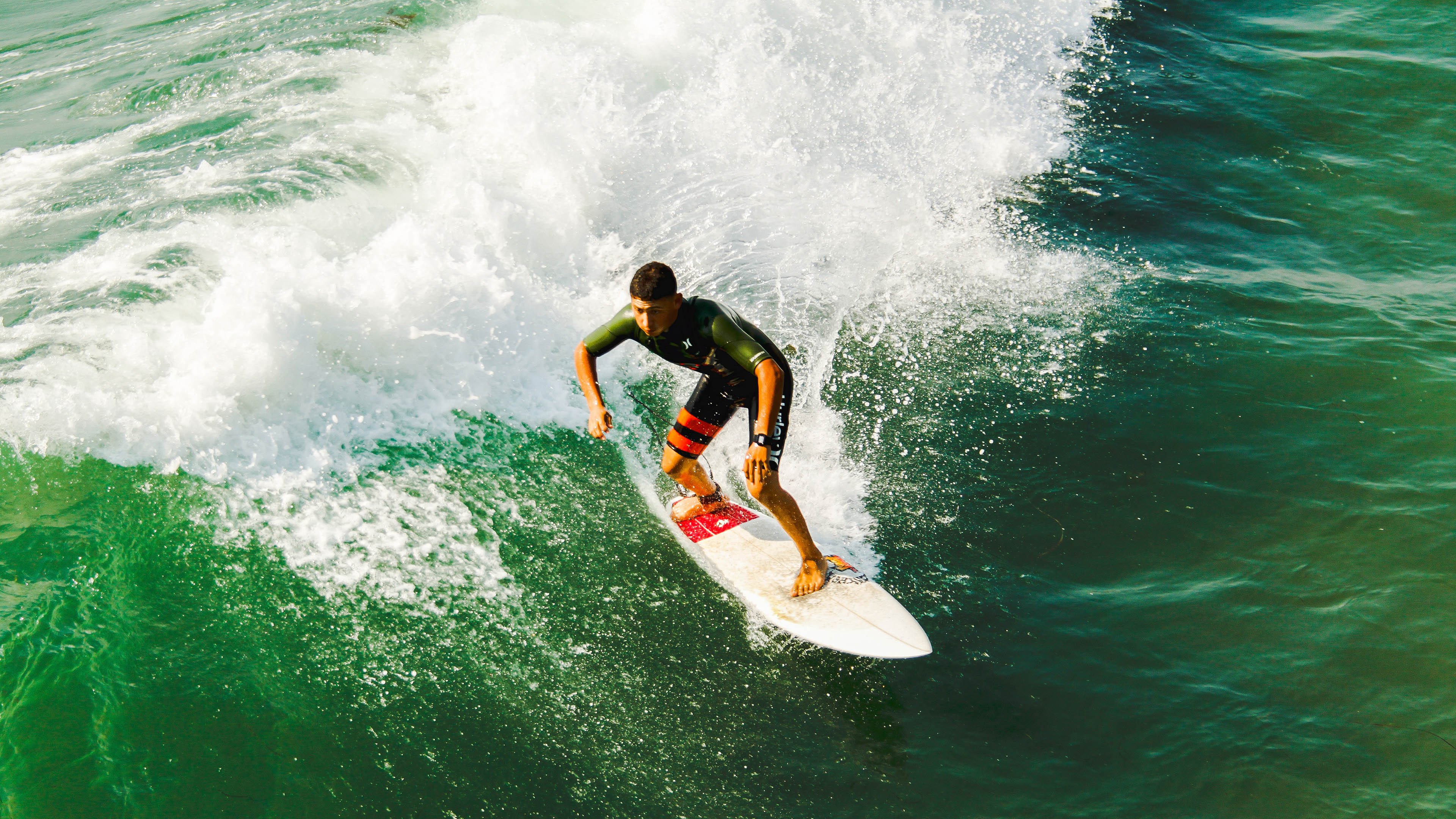 亚冠联赛，中超三强集体突围，东亚区八强战火重燃